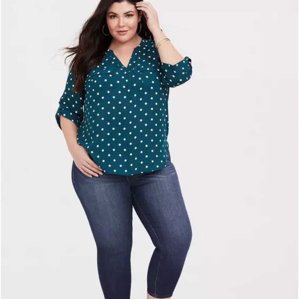 Torrid Harper 3/4 Sleeve with Tab Teal Polka Dot Top Size 2